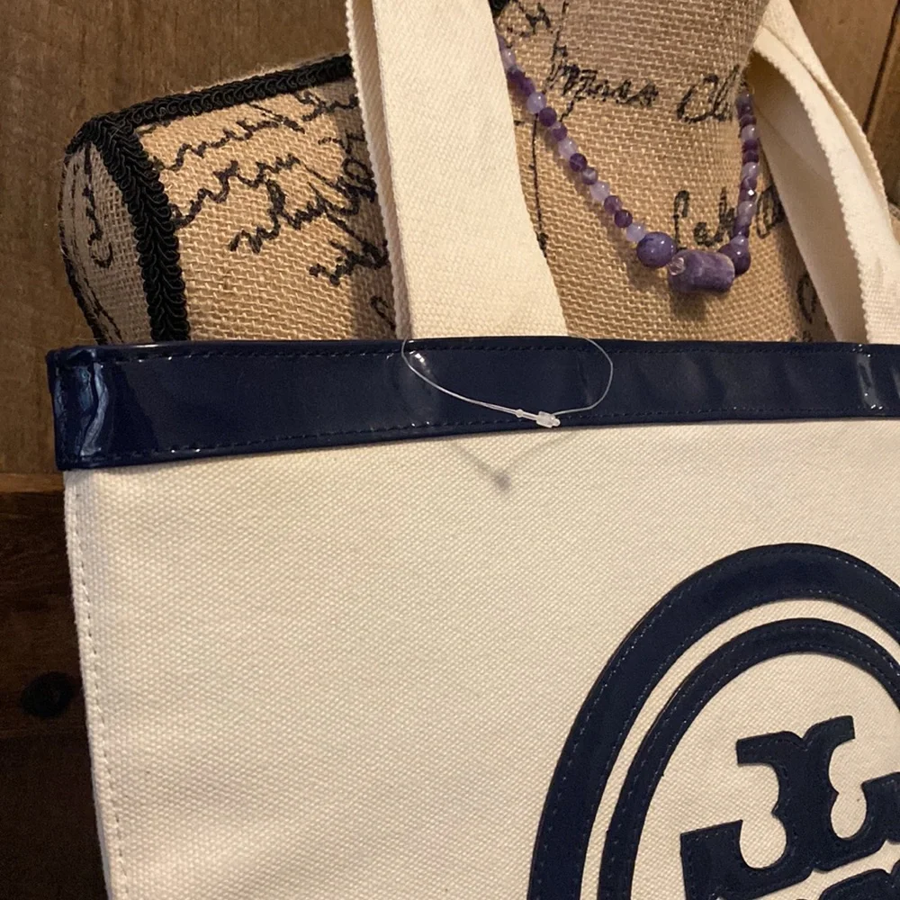New. Canvas tote. - Picture 2 of 7